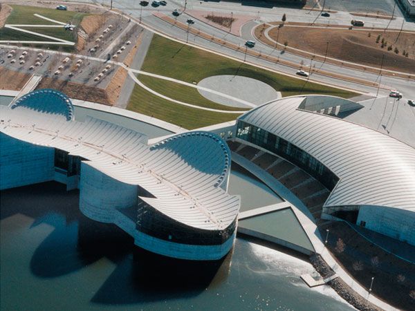 Пример мембранной кровли на зданиях Пример мембранной кровли на зданиях – фото 1