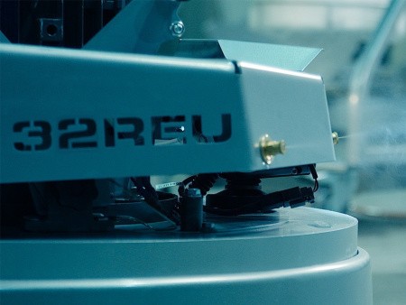 Шлифовально-полировальная машина на дистанционном управлении Lavina® 32REU ELIT Шлифовально-полировальная машина на дистанционном управлении Lavina® 32REU ELIT